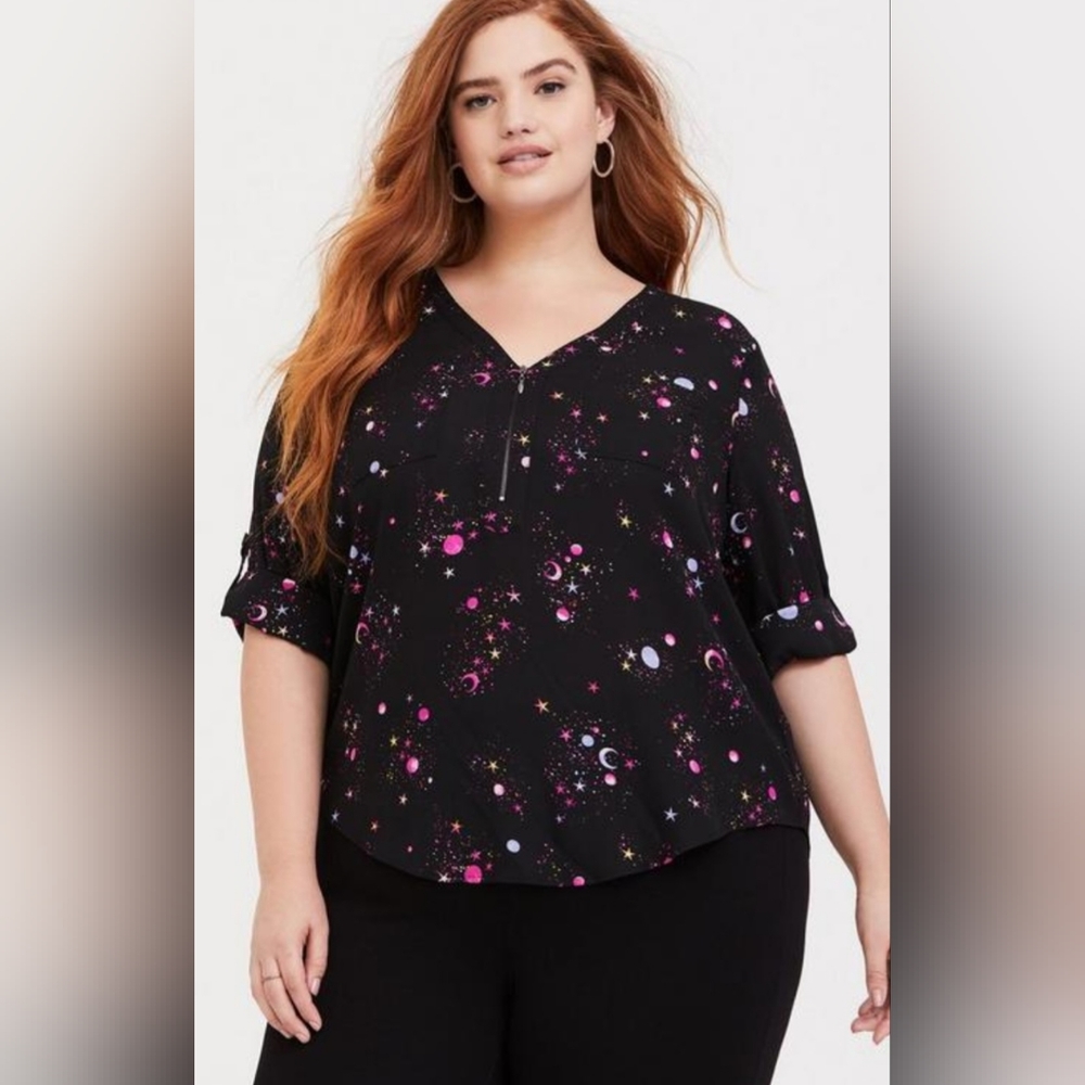 Torrid - Harper style top. Moon & Star